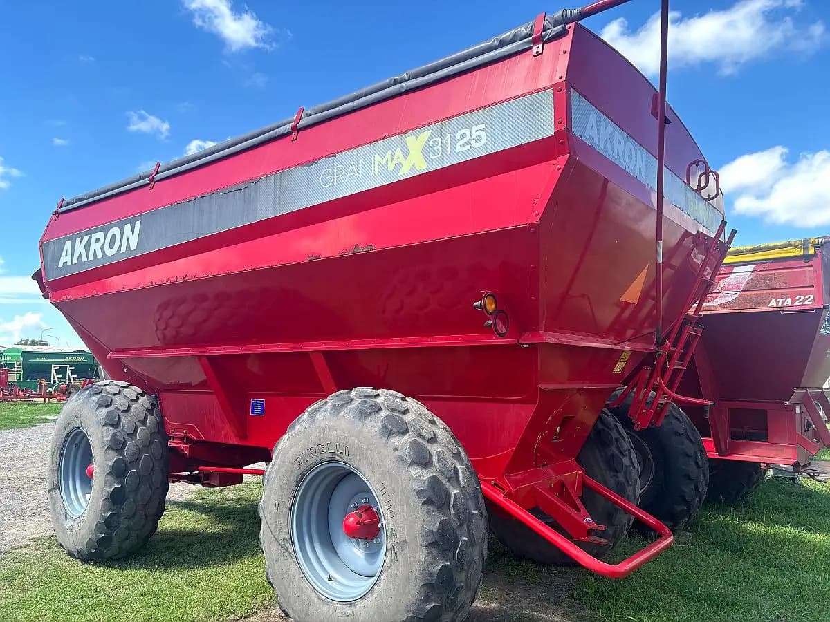 Tolva Akron Modelo GRANMAX3125 Usada — foto 1