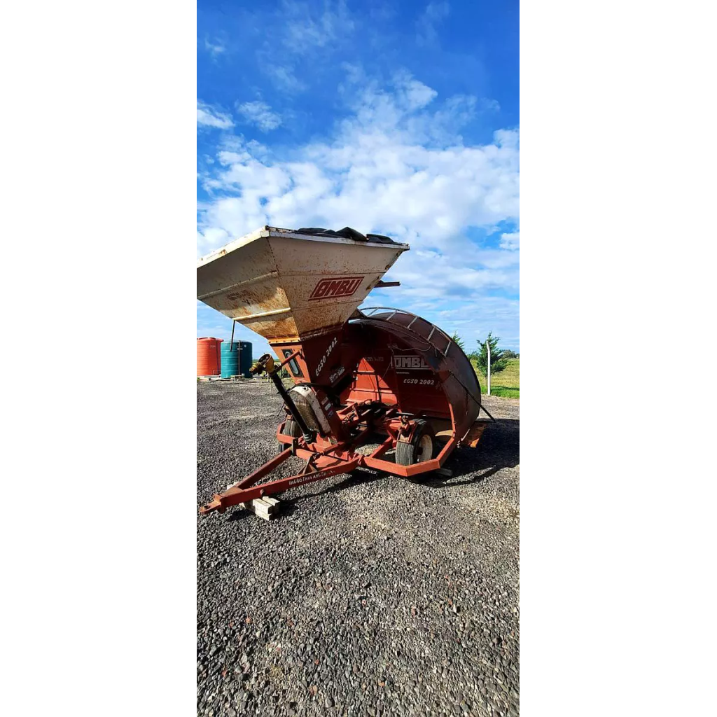 Embolsadora Usada Marca Ombu C/neumaticos (em0049)