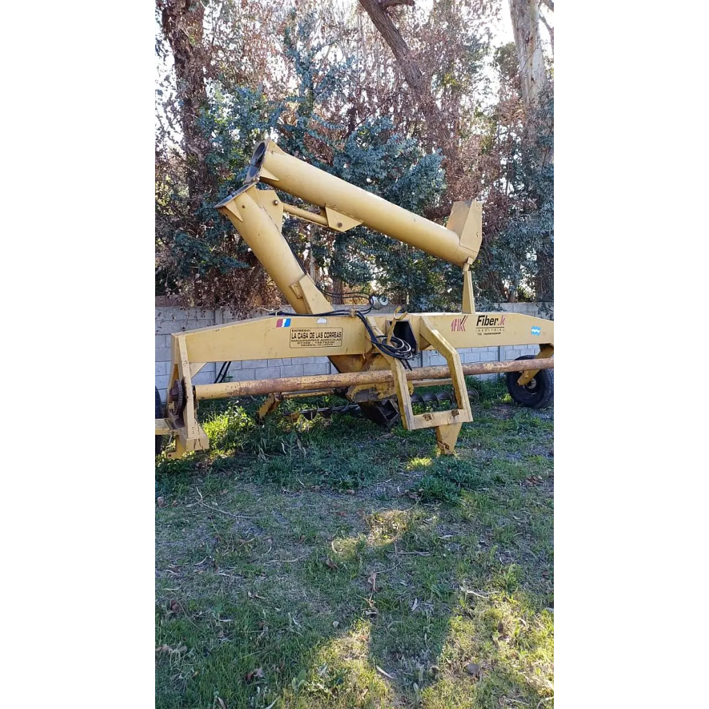 Extractora de granos Usada Marca Fiberk Modelo FK180 Con neumaticos