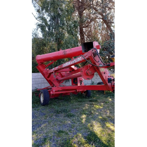 Extractora De Granos Usada Marca Akron Modelo EXG 300 Con neumaticos